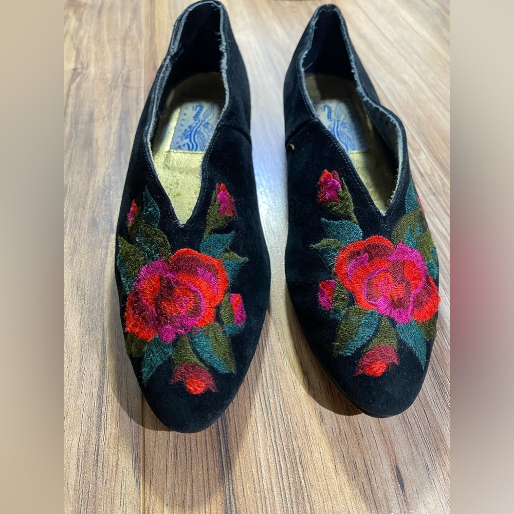 Vintage 50s/60s Perry Ellis Women’s Rose Embroidered Suede Flats